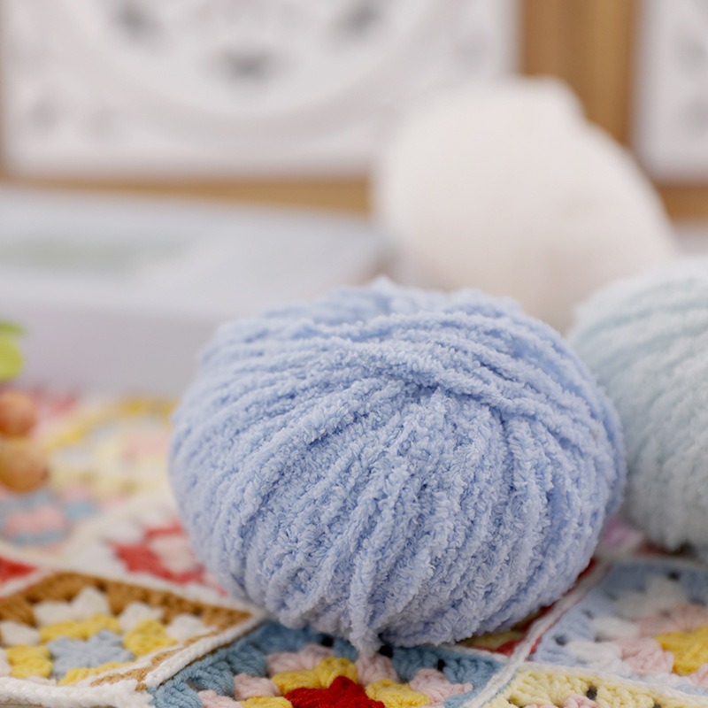 Fio de Pelúcia Curto 50g 70m,  - Woven Scarf Blanket avaliação e preço